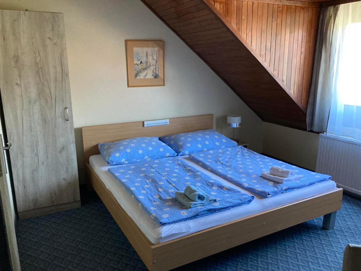 Farkas Vendeghaz Hotel Sopron Buitenkant foto