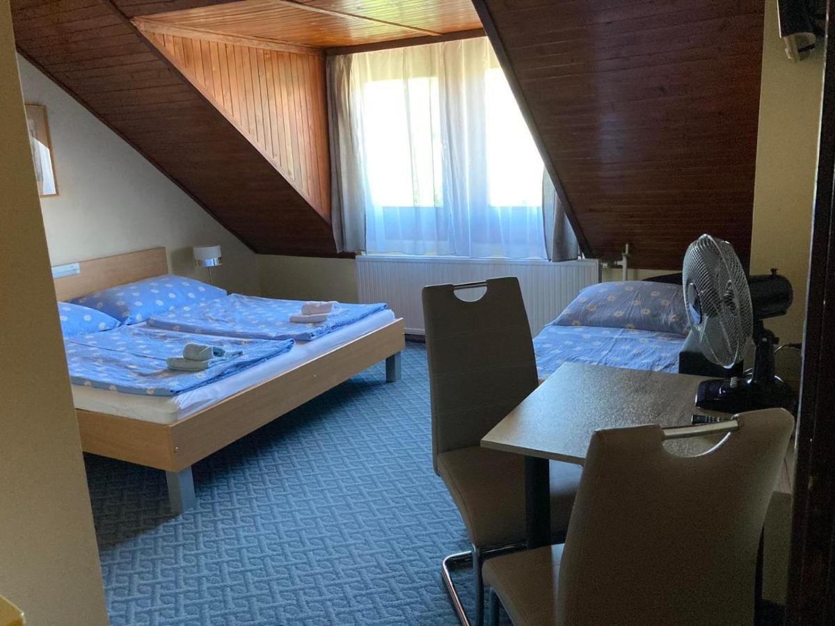 Farkas Vendeghaz Hotel Sopron Buitenkant foto