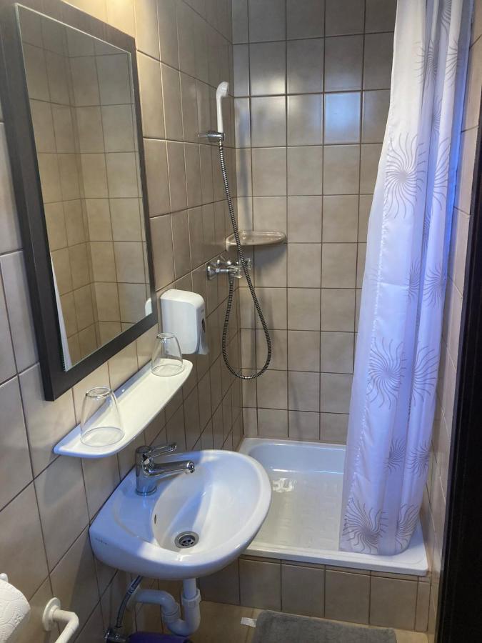 Farkas Vendeghaz Hotel Sopron Buitenkant foto